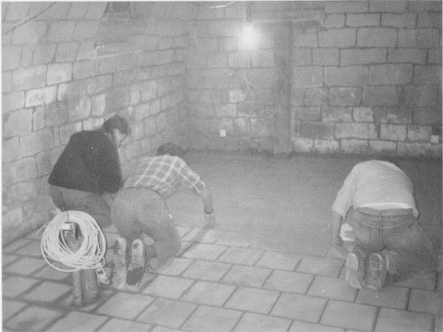 Thekenraum wird gefliest hjm