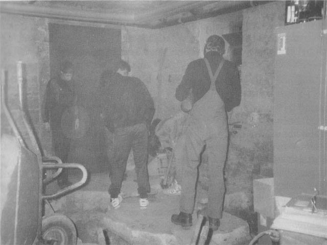 Eingangsbereich - Toiletten - Heizung jhzug